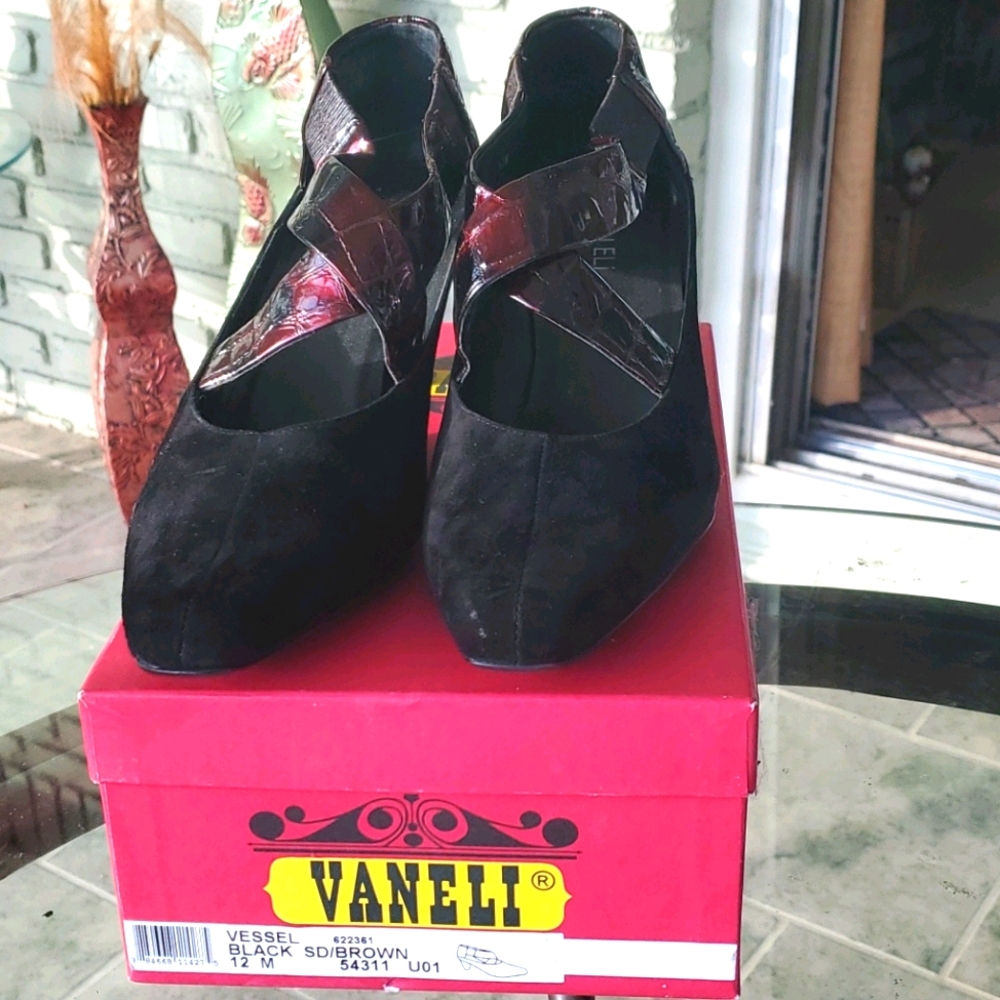 Vaneli Vessel Heels
